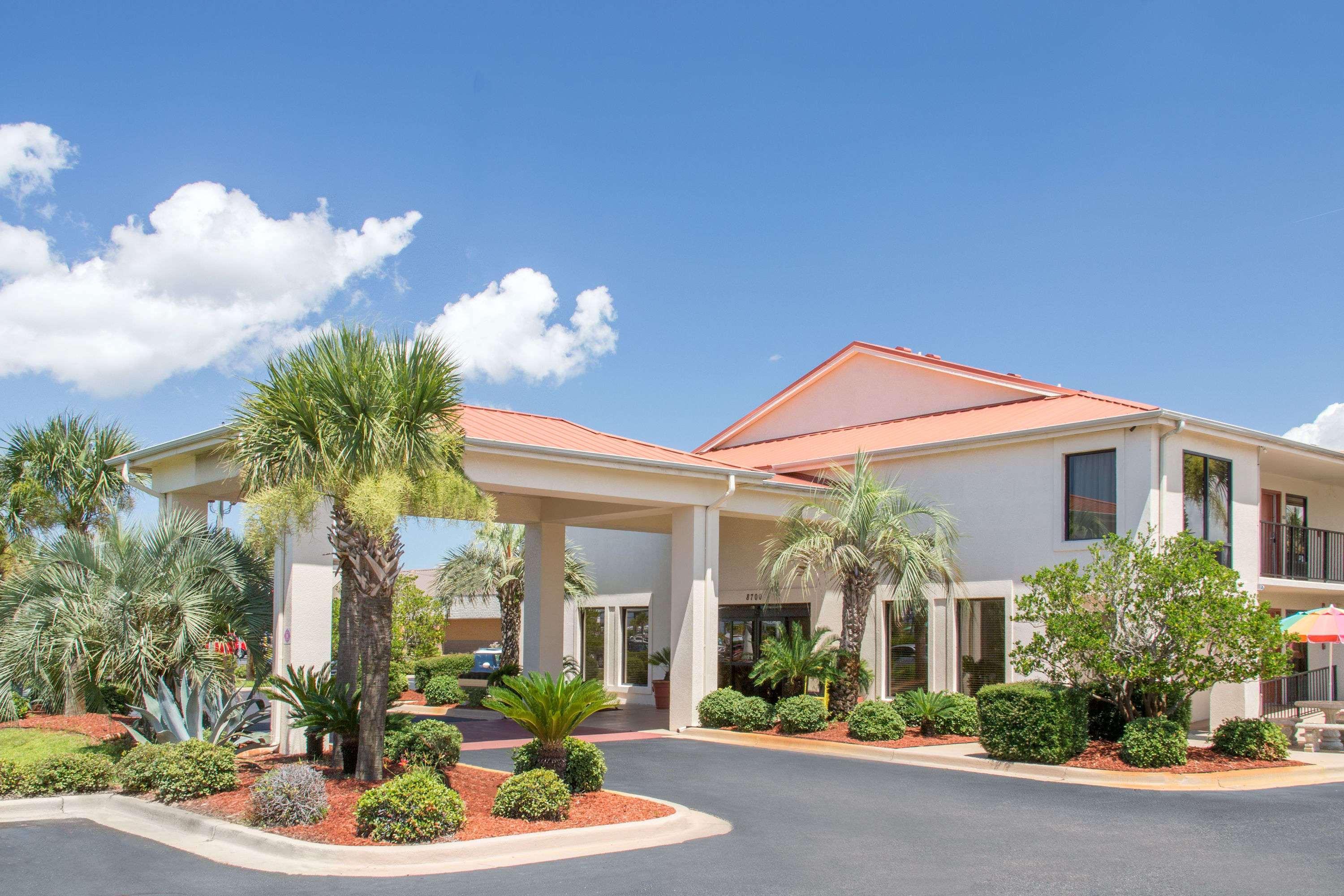 Days Inn & Suites By Wyndham Navarre - Near Beaches Hurlburt Exterior photo